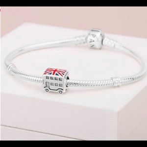 Pandora Union Jack Decker Bus Charm (retired) (English)